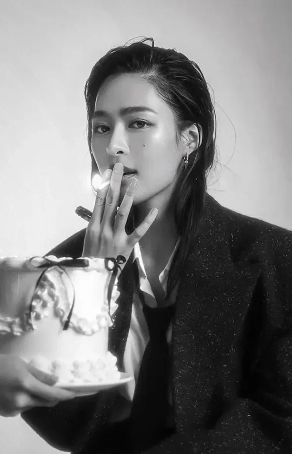 Ảnh LingLing Kwong biểu cảm ngầu