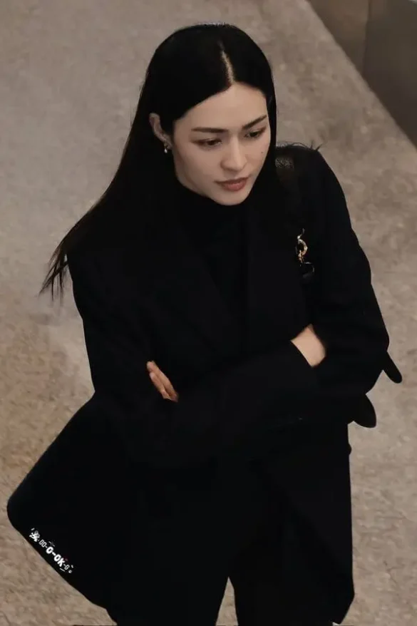 Ảnh LingLing Kwong tạo hình ngầu