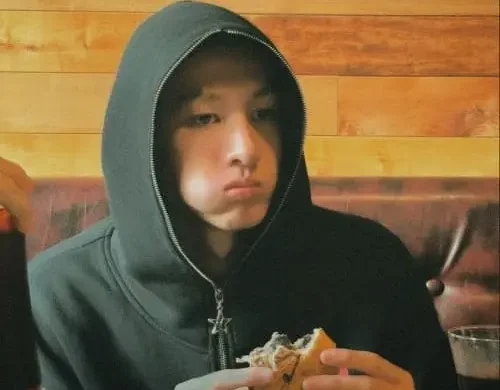 anh-martin-cortis-di-an-3 Ảnh Martin Cortis đi ăn ngoài