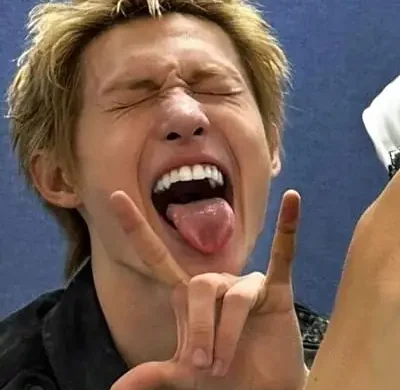 anh-martin-cortis-le-luoi-cute-6 Ảnh Martin Cortis khoảnh khắc lè lưỡi