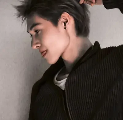 anh-martin-cortis-le-luoi-cute-8 Ảnh Martin Cortis lè lưỡi nhẹ nhàng