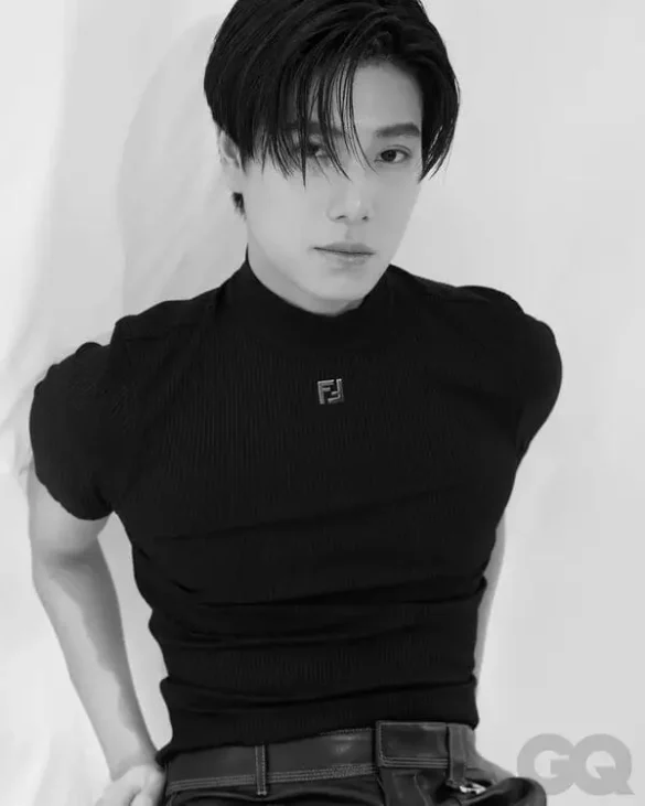 Biểu cảm ngầu của Phuwin