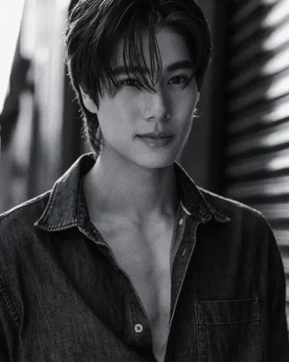 Phuwin Tangsakyuen góc chụp ngầu