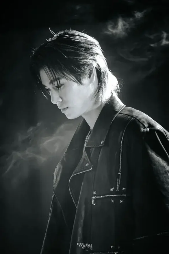 Phuwin Tangsakyuen ảnh tạp chí trắng đen