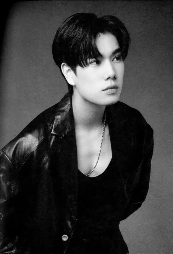 Phuwin Tangsakyuen chân dung trắng đen