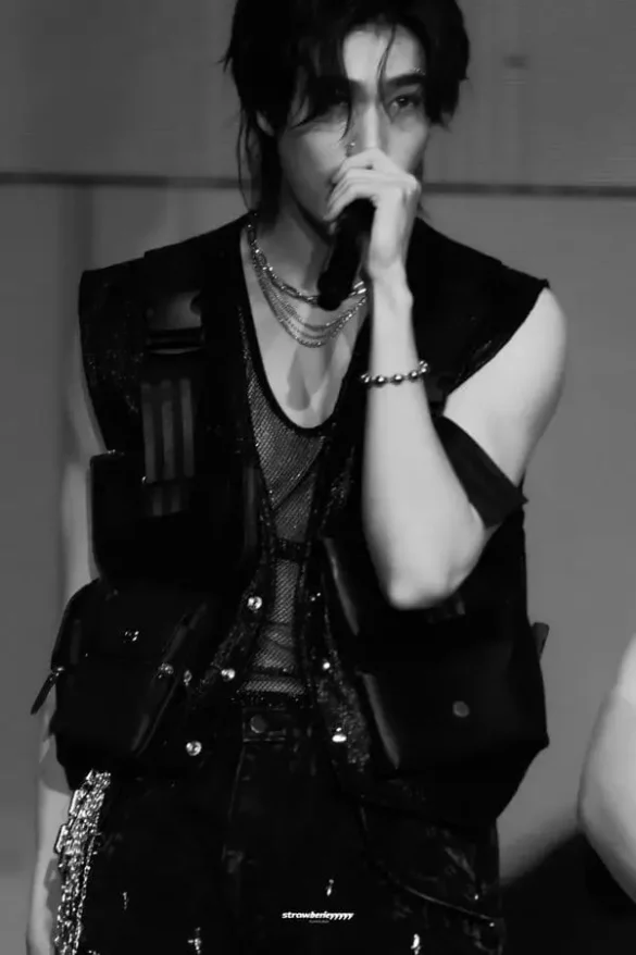 Phuwin Tangsakyuen ảnh nghệ thuật trắng đen