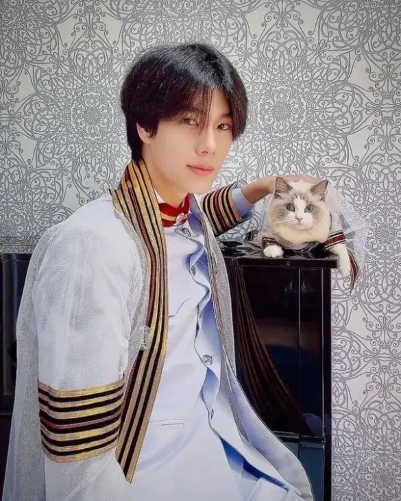 Khoảnh khắc tốt nghiệp của Phuwin