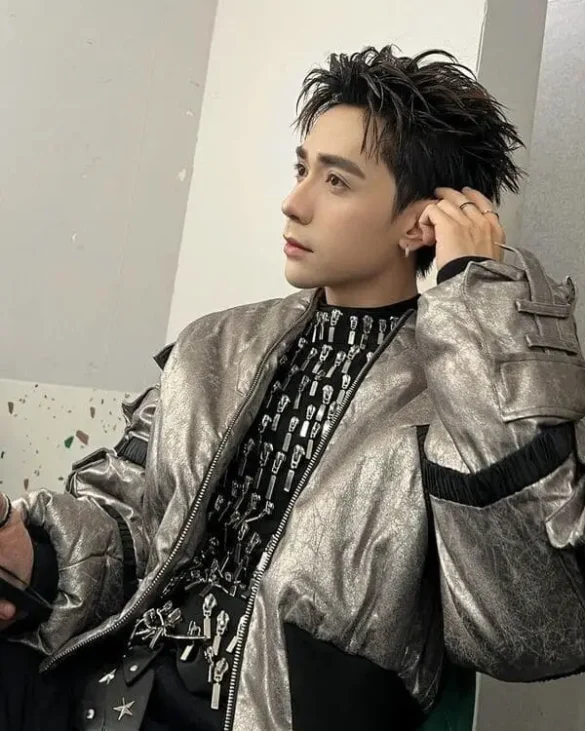 Quang Hùng MasterD tổng tài, ánh sáng studio sang trọng