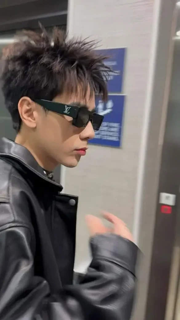 Quang Hùng MasterD thần thái tổng tài, nhìn quyền lực