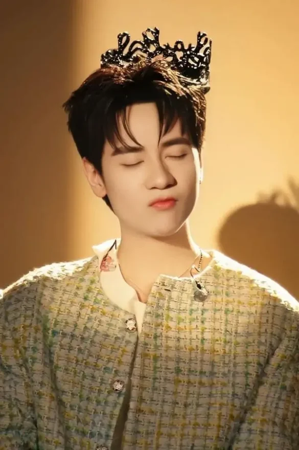 Quang Hùng MasterD tổng tài, chụp chân dung tối giản