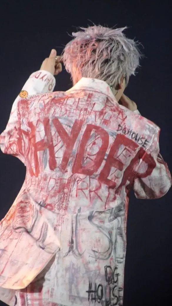 Wallpaper Rhyder chụp studio, vibe sang