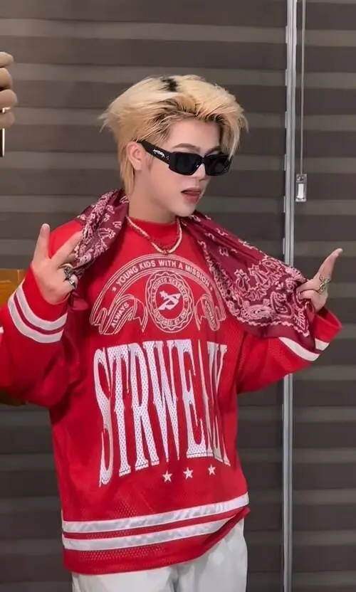 anh-rhyder-ngau-ao-do-4 Rhyder áo đỏ chụp cận, ánh mắt rất sắc