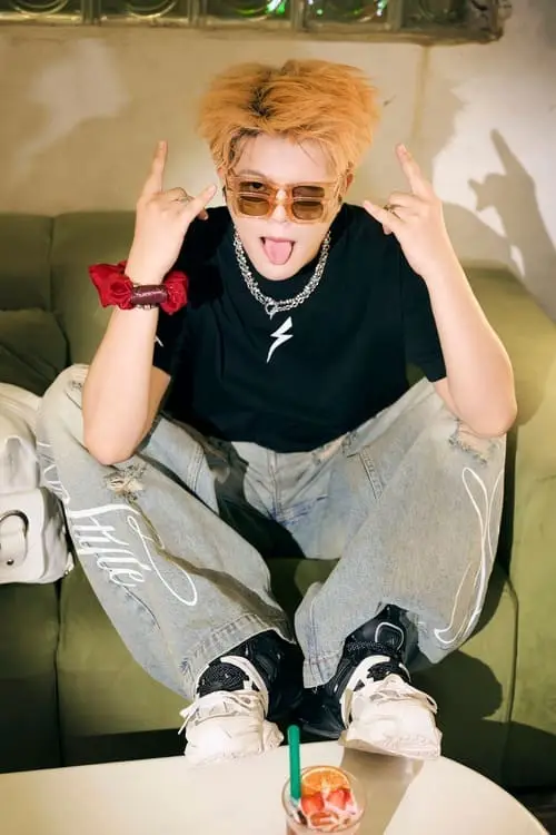 anh-rhyder-ngau-deo-kinh-6 Kính gọng làm Rhyder trông sắc nét hơn