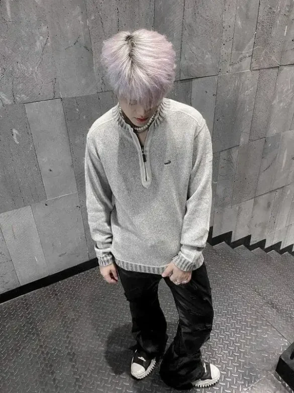 Rhyder mặc áo khoác, phong cách chất