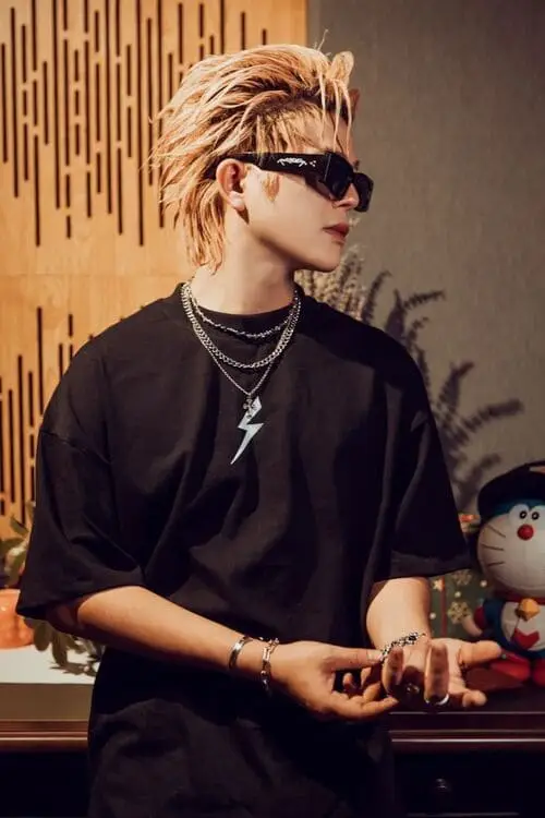 anh-rhyder-ngau-toc-nau-3 Rhyder tóc nâu cận mặt, thần thái điềm tĩnh