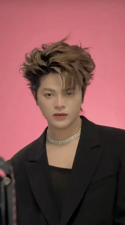 anh-rhyder-ngau-toc-nau-6 Tóc nâu + tone lạnh, khung hình rất sang