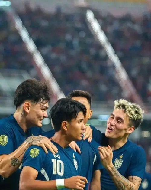 anh-suphanat-cung-dong-doi-2 Khoảng khắc Suphanat cùng đồng đội