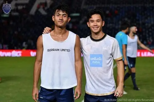 anh-suphanat-cung-gia-dinh-anh-trai Ảnh suphanat và supachok, khoảnh khắc đẹp