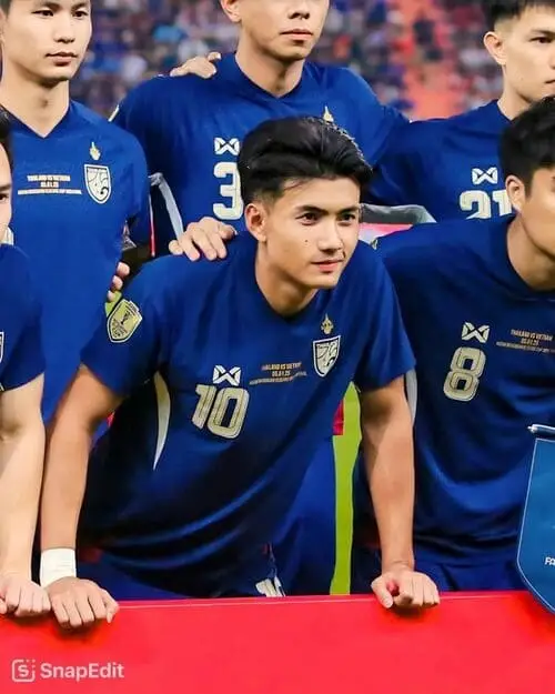 anh-suphanat-nang-cup-1 Ảnh Suphanat cầm cup cực chất