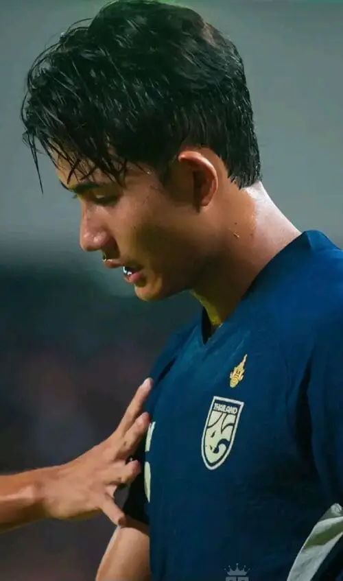 anh-suphanat-selfie-goc-nghieng-3 Ảnh suphanat mueanta góc nghiêng trên sân full HD