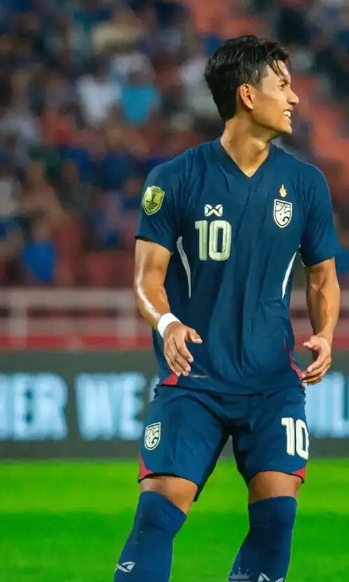 anh-suphanat-tren-san-1 Ảnh Suphanat đá bóng trên sân