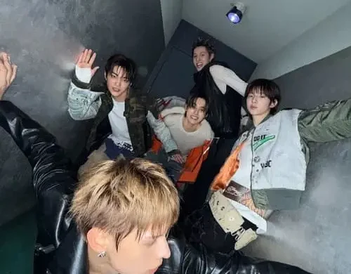 Cortis chụp ảnh tạp chí studio