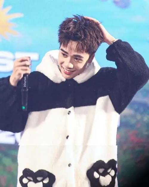 do-gau-truc-anh-quang-hung-masterd-de-thuong-4 Dễ thương Quang Hùng MasterD mặc đồ gấu trúc