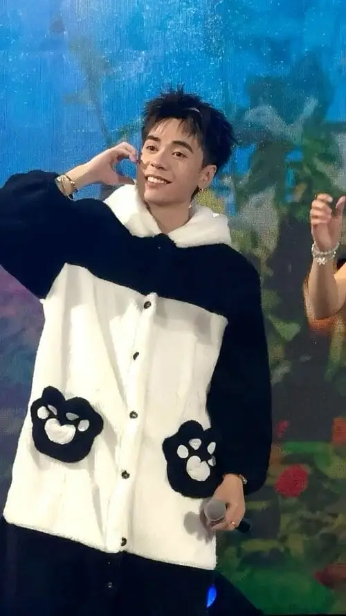 do-gau-truc-anh-quang-hung-masterd-de-thuong-5 Gấu trúc chu mỏ ảnh Quang Hùng MasterD dễ thương