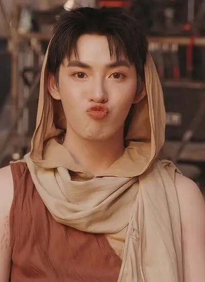 hinh-anh-hung-huynh-cute-de-thuong-6 Hình ảnh Hùng Huỳnh cute trong trẻo