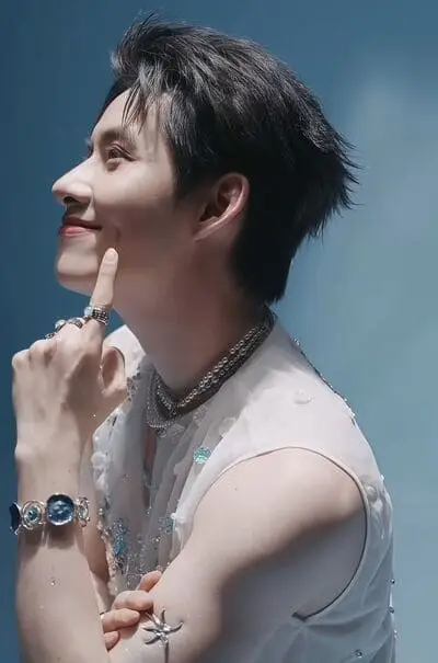 hinh-anh-hung-huynh-cute-de-thuong-7 Ảnh Hùng Huỳnh dễ thương tạo dáng