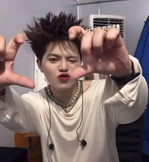 hinh-nen-anh-rhyder-de-thuong-cute-18 Ảnh Rhyder dễ thương khi cười mắt cong