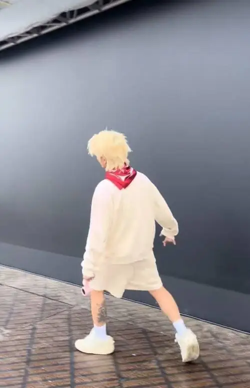 hinh-nen-anh-rhyder-de-thuong-cute-19 Hình ảnh Rhyder cute với background tối giản