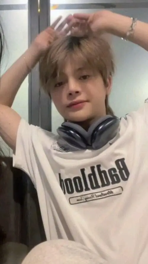 hinh-nen-anh-rhyder-de-thuong-cute-22 Rhyder selfie với biểu cảm thân thiện