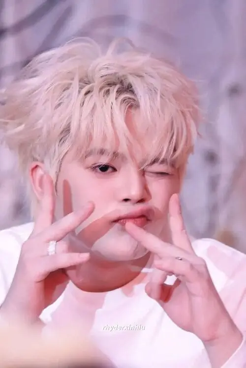 hinh-nen-anh-rhyder-de-thuong-cute-7 Khoảnh khắc Rhyder nhìn thẳng camera đáng yêu