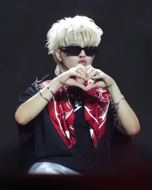 hinh-nen-anh-rhyder-de-thuong-cute-9 Rhyder đeo kính, nhìn vừa lịch sự vừa dễ gần