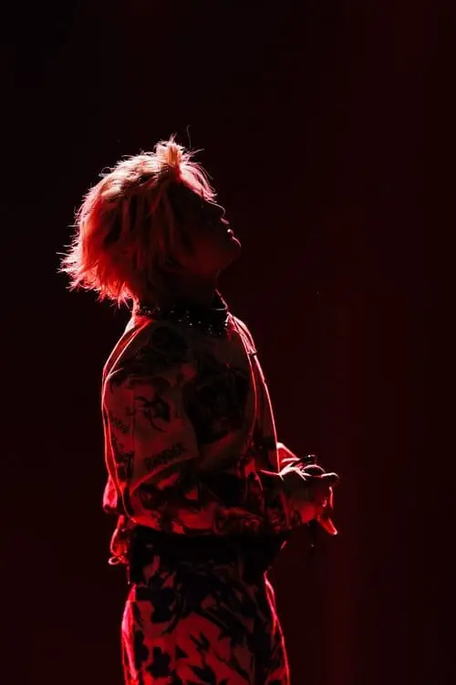 hinh-nen-anh-rhyder-ngau-loi-moi-nhat-4 Rhyder mặc áo đen, tổng thể cực “cool”