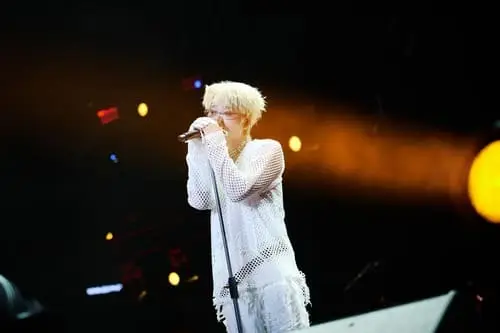 hinh-nen-anh-rhyder-ngau-ngau-co-mau-1 Góc nghiêng của Rhyder trông cực điện ảnh