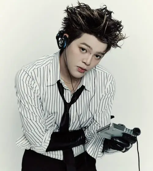 hinh-nen-anh-rhyder-ngau-ngau-co-mau-5 Rhyder street style, dáng đứng rất “chất”