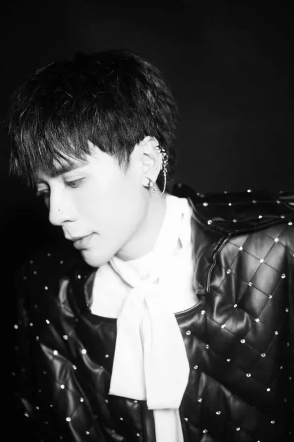 Wallpaper Quang Hùng MasterD trắng đen, ánh sáng đẹp