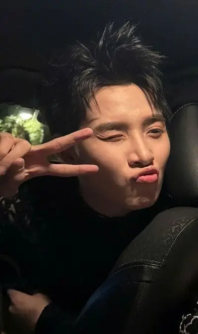 hung-huynh-chup-anh-selfie-truoc-guong-10 Ảnh Hùng Huỳnh selfie hài hước