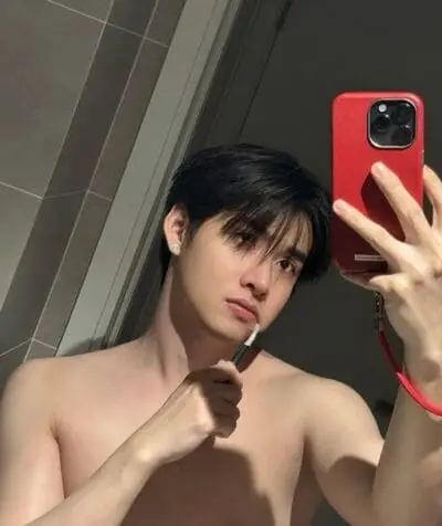 hung-huynh-chup-anh-selfie-truoc-guong-2 Hình ảnh Hùng Huỳnh selfie rõ nét