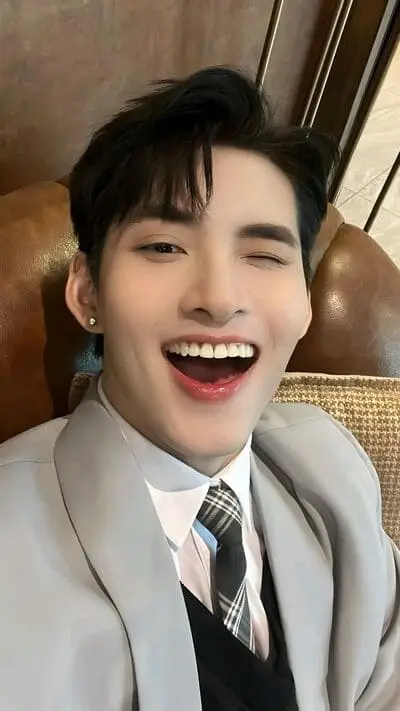 hung-huynh-chup-anh-selfie-truoc-guong-6 Hùng Huỳnh chụp ảnh selfie đáng yêu