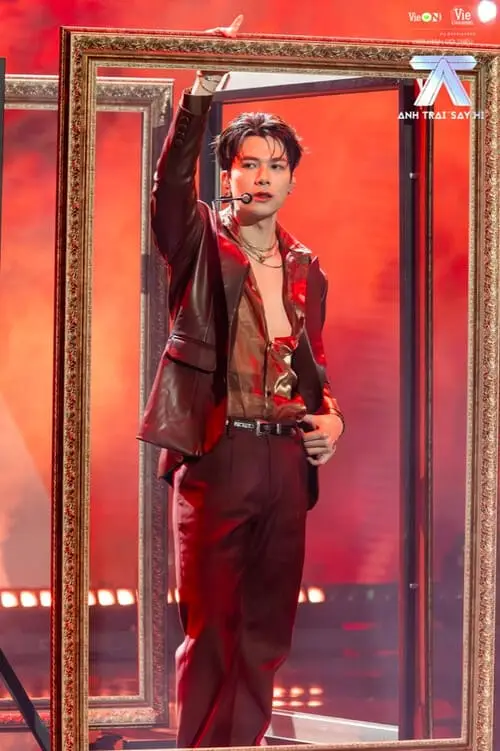 anh-anh-tu-atus-anh-trai-say-hi-4 Anh Tú Atus trên sân khấu, outfit biểu diễn cuốn hút