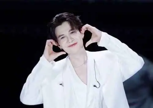 anh-anh-tu-atus-de-thuong-6 Anh Tú Atus dễ thương, pose đơn giản đẹp tự nhiên