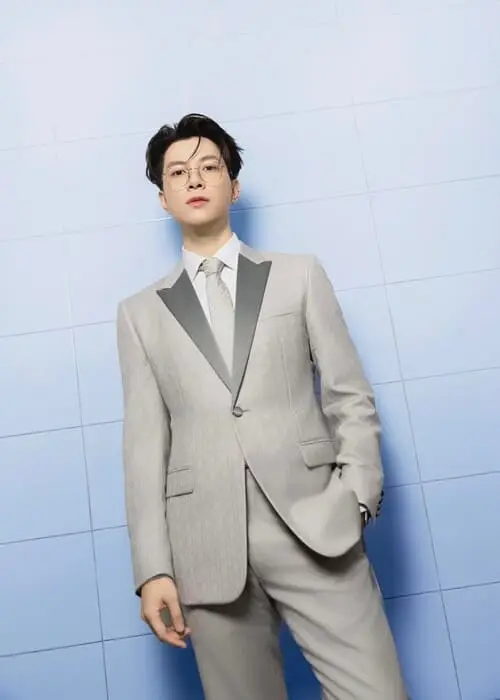 anh-anh-tu-atus-ngau-6 Anh Tú Atus ngầu, tạo dáng đơn giản cuốn hút