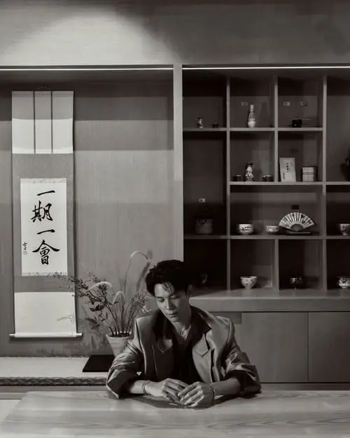 anh-anh-tu-atus-trang-den-4 Anh Tú Atus trắng đen, phong cách tối giản