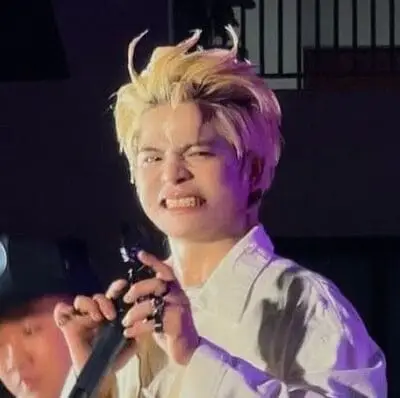 anh-dim-rhyder-cuoi-3 Ảnh dìm Rhyder cười nhìn nghiêng