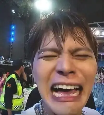 anh-dim-rhyder-khoc-2 Ảnh dìm Rhyder khóc cận mặt rõ