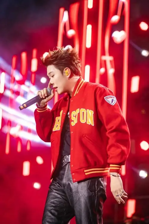 anh-duong-domic-ngau-loi-trang-den-hinh-nen-moi-nhat-16 Ảnh Dương Domic ngầu ánh đèn viền sau lưng