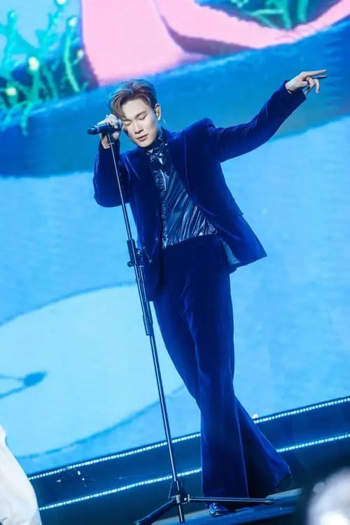 anh-duong-domic-ngau-loi-trang-den-hinh-nen-moi-nhat-21 Ảnh Dương Domic ngầu chụp fullbody rõ dáng